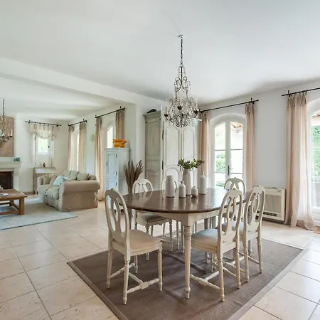 Vila Modern With Private Pool